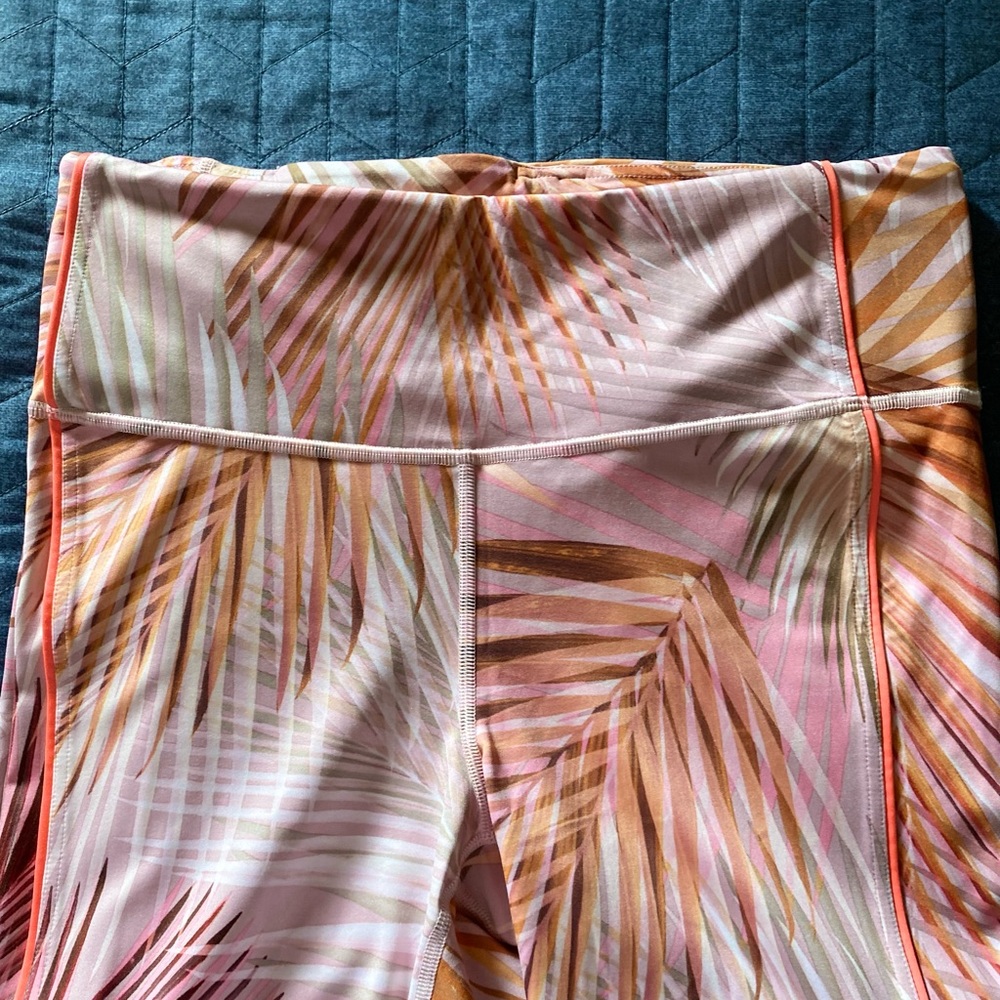 Gap Fit Eclipse Design Legging Size M - Picture 4 of 14